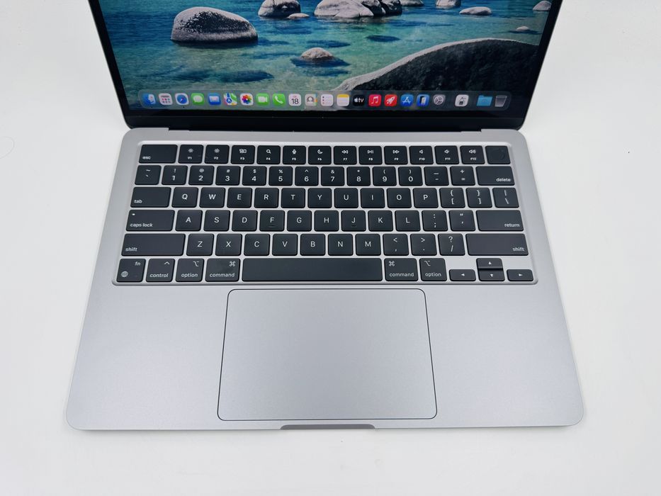 Ідеал Apple MacBook Air 13.6 M2 2022 8GB RAM 256GB SSD Space Gray IL7349