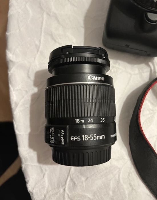 Máquina Fotográfica Canon EOS 2000D + 2 Cartões Memória