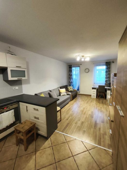 Kawalerka 30 m² z klimatyzacją i miejscem w garażu – ul. Opolska 121
