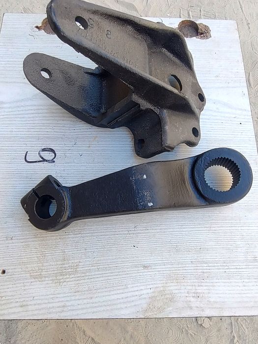 Кронштейн ресори ЗІЛ 130 передній. Рульова сошка Зил 130