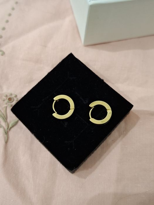 Brincos argolas preto e dourado em Aço
Novos