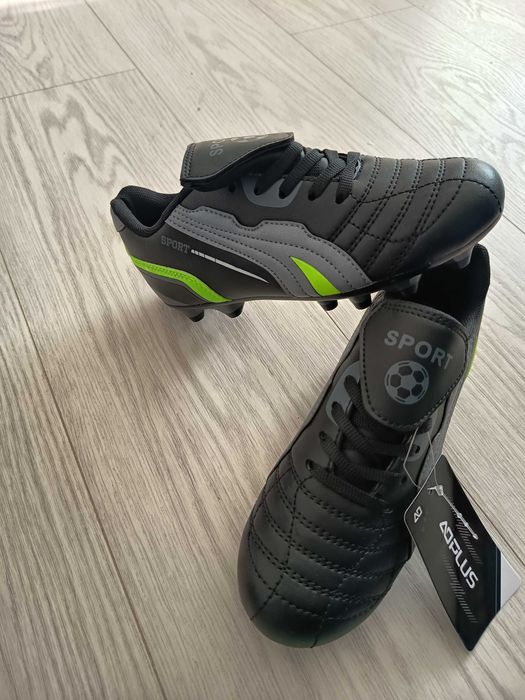 Buty sportowe korki dla chłopca 33