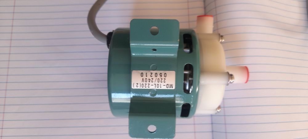 Bomba Magnética Iwaki MD-10L-220-01 — Nova (Nunca Usada)