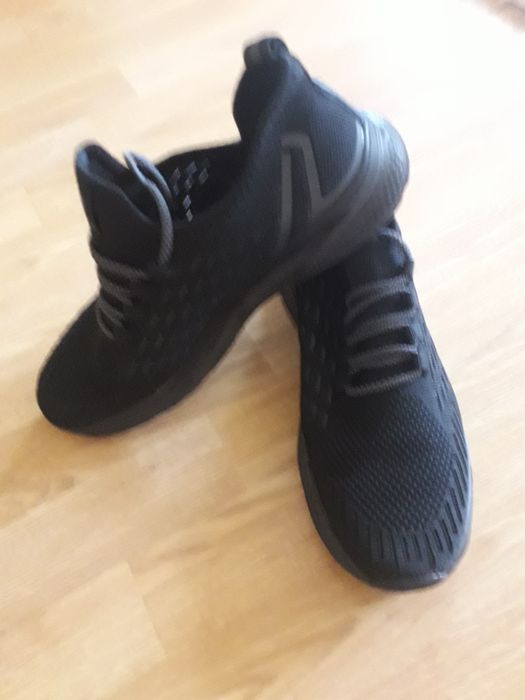 Кроссовки  размер 43