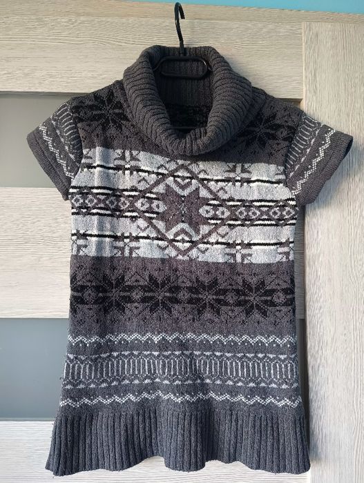 Sprzedam sweterek góralski bezrękawnik z czapką i rękawiczkami mitenki