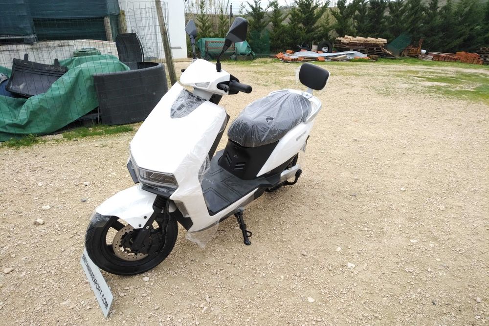 Luyuan MKK Pro Max 72V45Ah | 5200W | 150Km | 80Km/h | C/ Matrícula