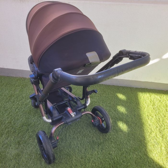 Conjunto Jané Matrix 2 - Ovo/Alcofa + Base rotativa Isofix + Carrinho de Passeio