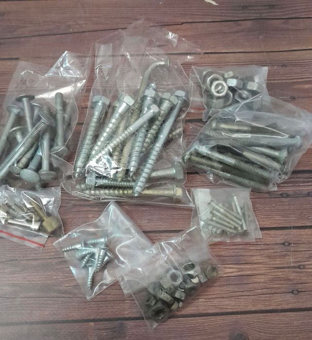 Слюсарний набір. Інструменти, елементи кріплення.