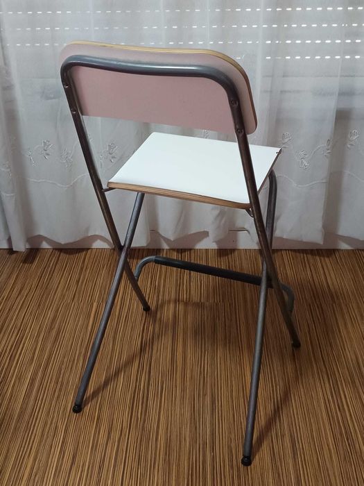 Banco alto 95cm altu. com encosto, dobrável, IKEA FRANKLIN em branco.