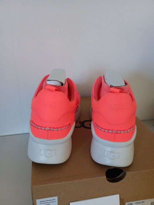 Tênis desportivos UGG