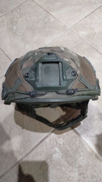 Продам каску Fast