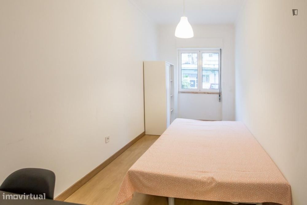 Quarto - localizado em Benfica Lisbon
