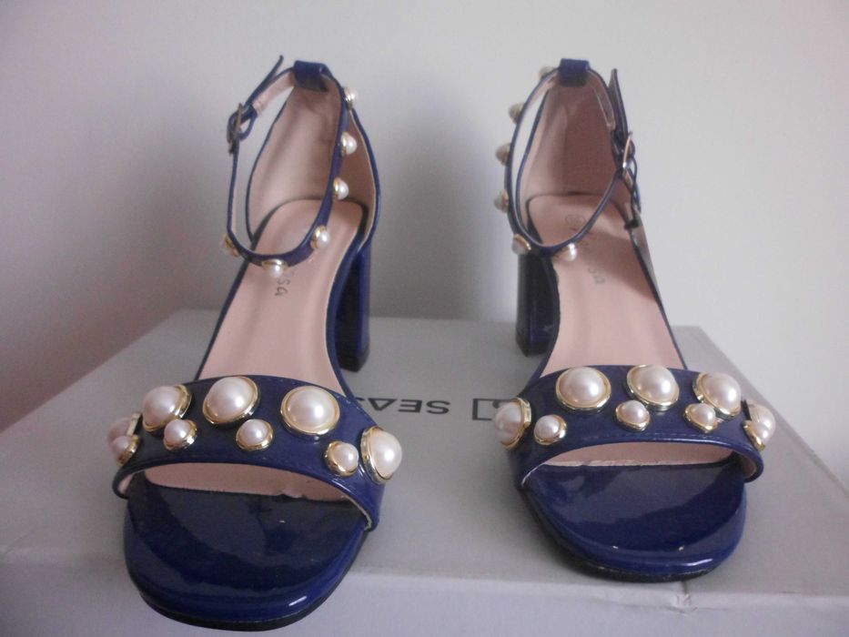 sandálias novas com etiqueta para senhora cor azul marinho