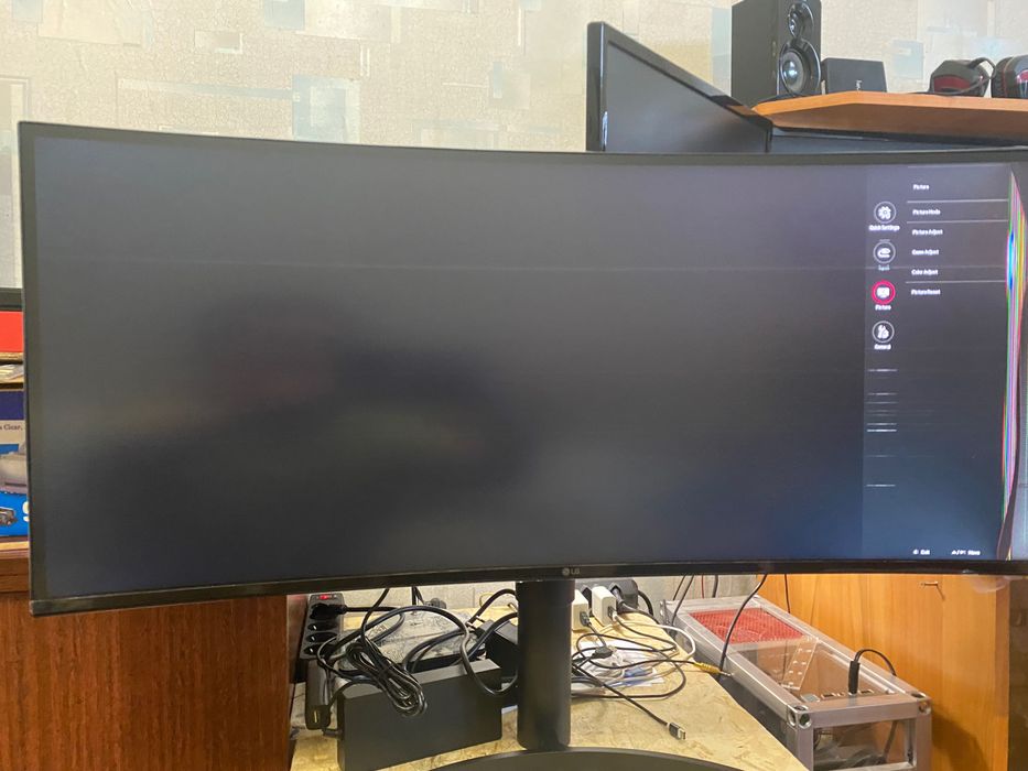 Продам монітор LG з розбитою матрицею