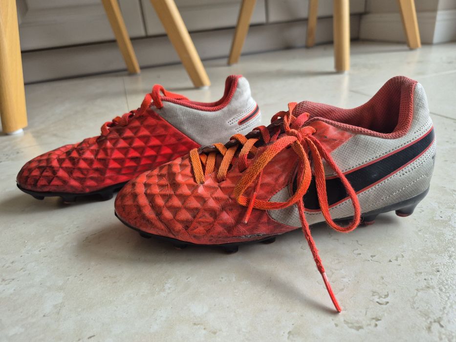 Chłopięce Piłkarskie buty korki Nike rozm.35