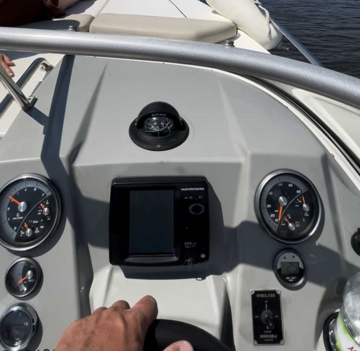 BAYLINER 642 motorówka 3.0 TKS benzyna.