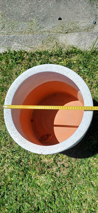 Vendo vaso branco para jardim