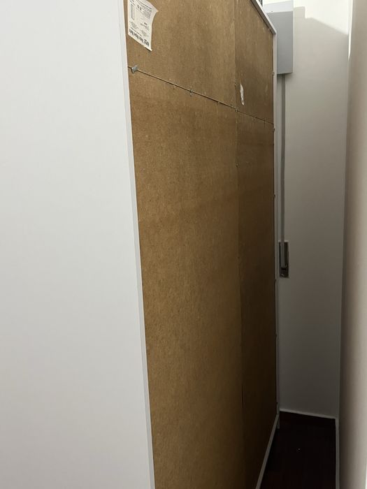 Roupeiro Pax com portas de correr e espelho