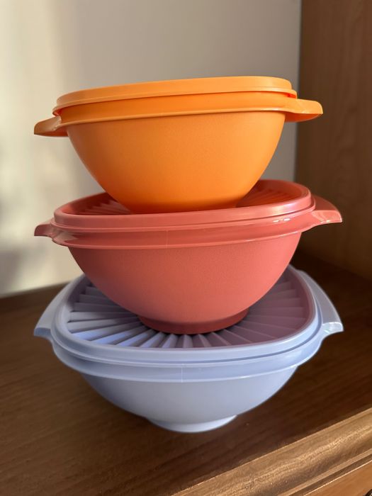 3 Majorettes Tupperware