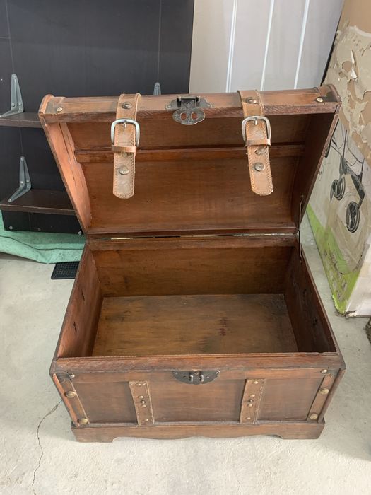 Baú medio como Novo