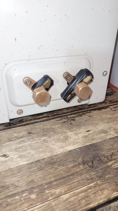 Наружный блок кондиционера MITSUBISHI 
MITSUBISHI - 9.

Выдаваемая мощ