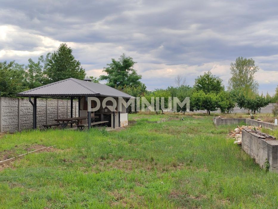 Продається земельна ділянка 2 гектари з фундаментом