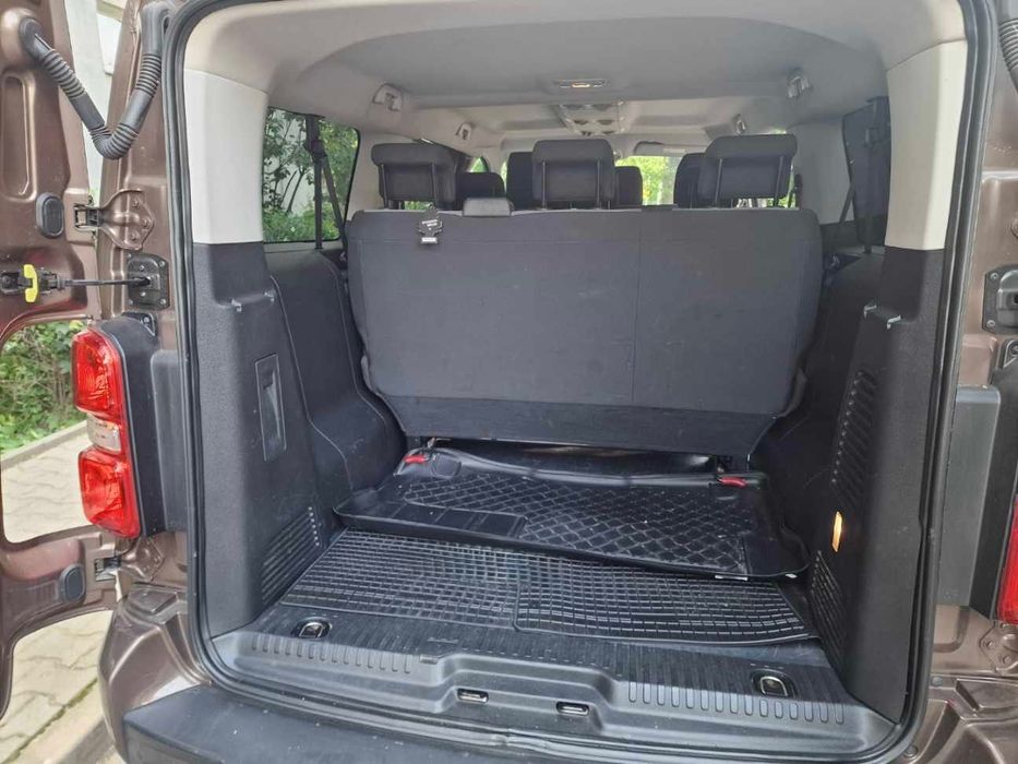 Bus 9 osobowy - Podróżuj razem wygodnie i bezpiecznie. Wynajmij mnie.