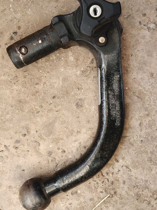 Форкоп на Golf 4 оригінальний. Є ключ на замок.