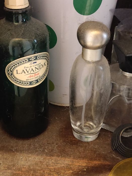 Frascos de perfume vazios