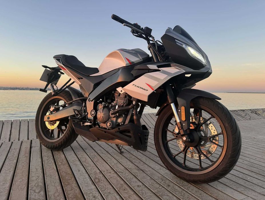 Mota Aprilia Tuono 125cc - Pneus Michelin - 9.900km