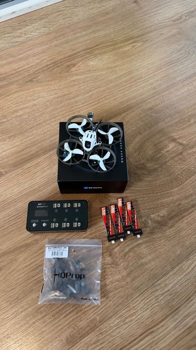 Dron FPV BetaFPV Meteor75 Pro O4 PNP, ładowarka, baterie, śmigła