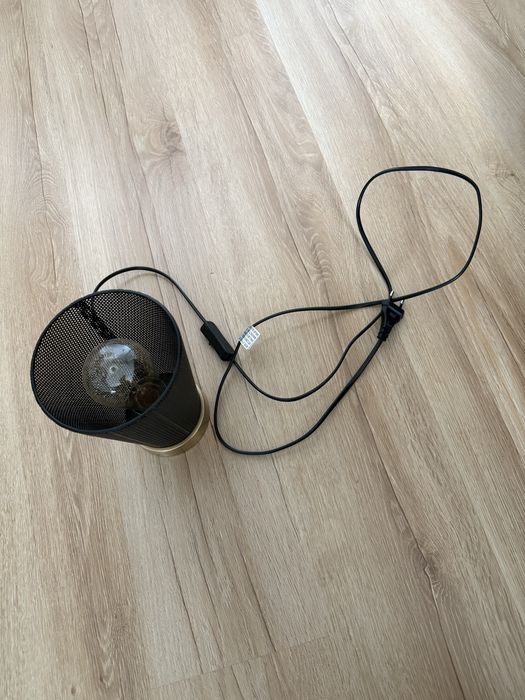Industrialna lampka z żarówką