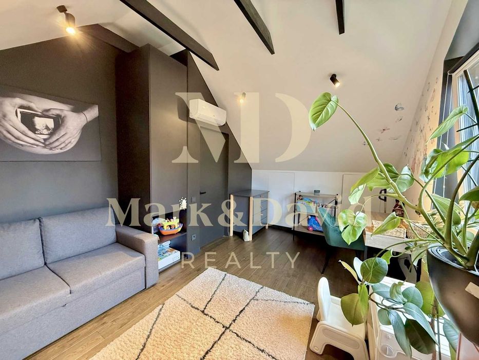 Унікальний будинок з бункером у Віта-Поштова