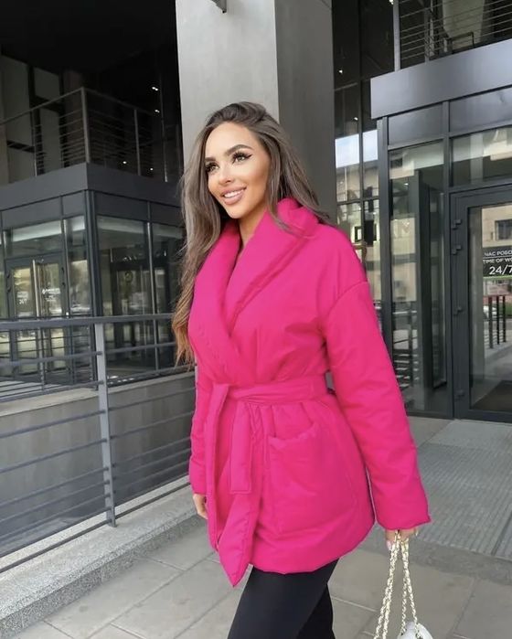 Подовжена куртка малинового кольору