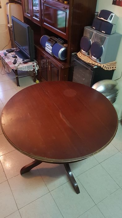 Mesa oval extensível 70€ Negociável