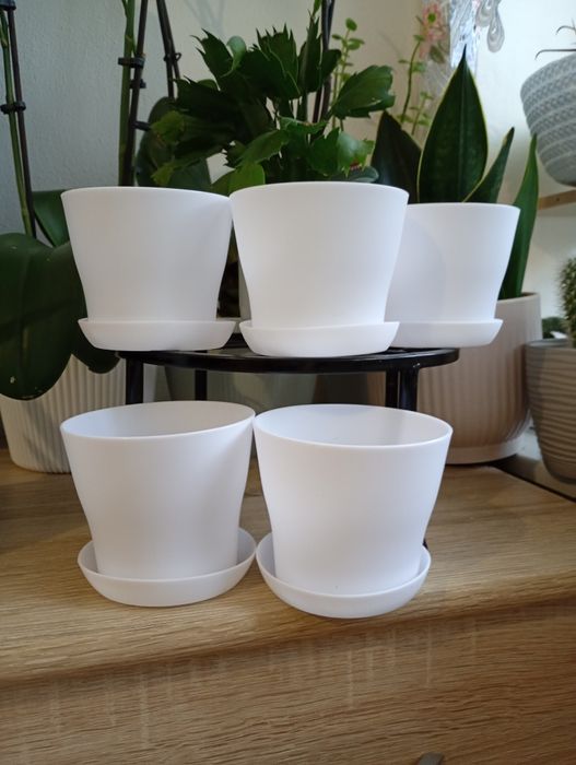 Doniczki białe plastikowe nowe