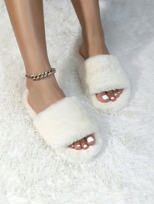 Chinelo Feminino Comfortavel de Pelúcia - Maciez e Estilo para seus Pé