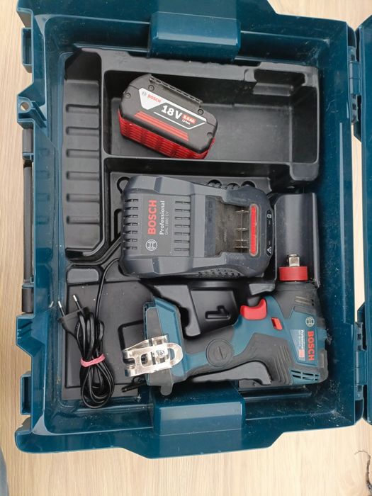 Klucz udarowy akumulatorowy Bosch GDX 18v-200 C Professional bateria akumulator ładowarka walizka zakrętarka