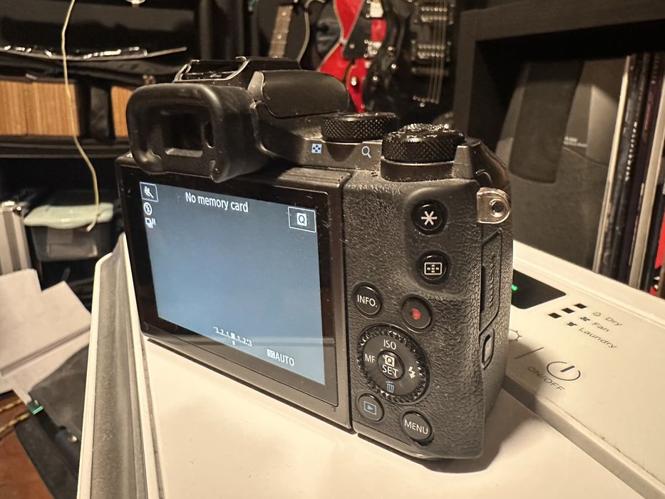 Câmera Canon EOS M5 + oje tiva 18-55mm