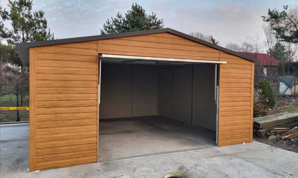 Garaż blaszany dwuspadowy drewnopodobny 5x6 – brama uchylna PREMIUM
