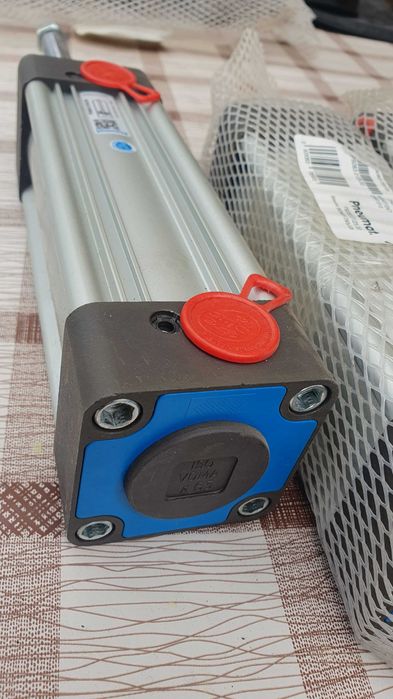 Siłownik NOWY skok 125 mm