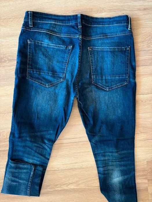 Spodnie jeans z dziurami 34
Spodnie jeans z dziurami 34