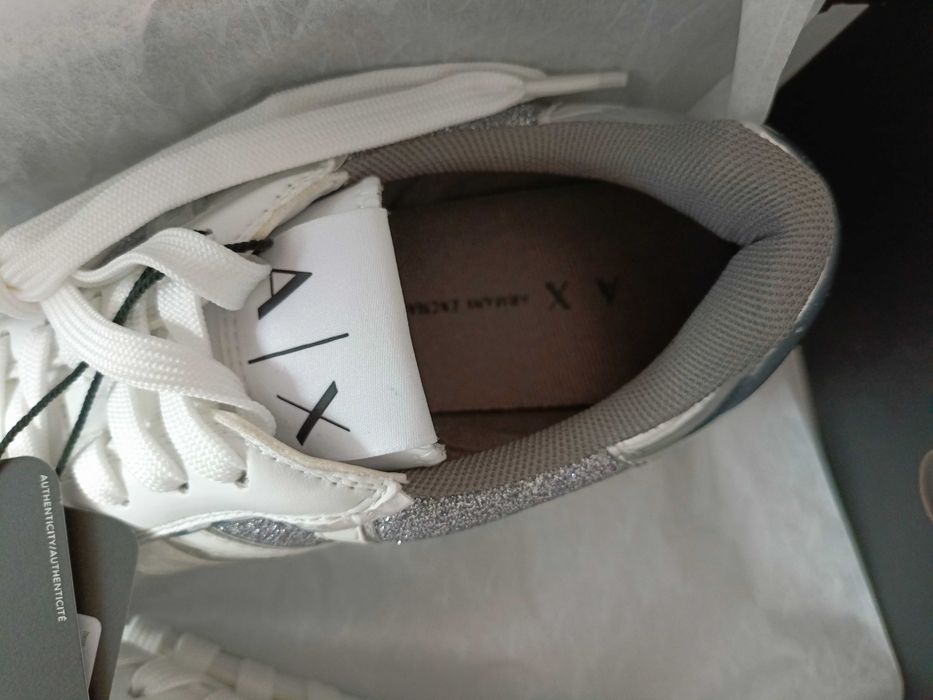 Oryginalne Armani Exchange buty sneakersy damskie białe srebrne