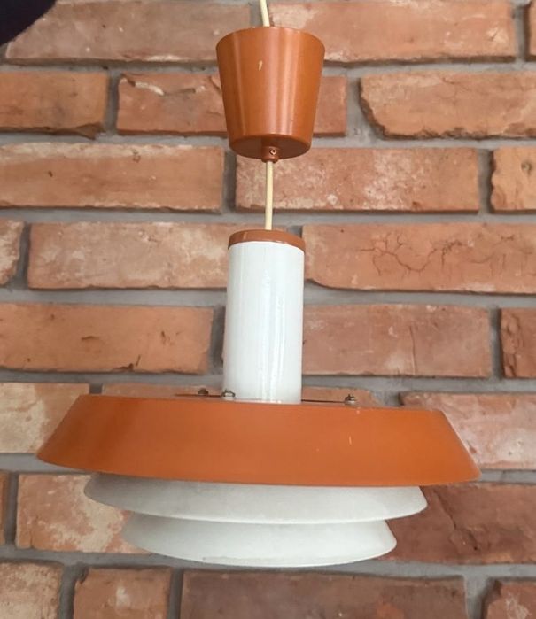 Pomarańczowo-biała lampa wisząca w stylu vintage