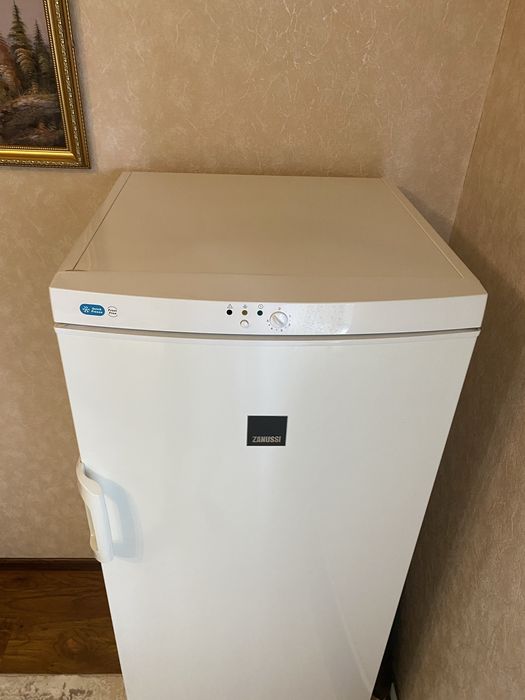 Продам морозильную  камеру ZANUSSI(no frost)