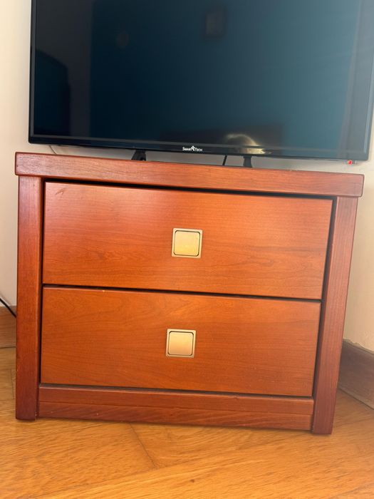 Quarto inteiro castanho madeira