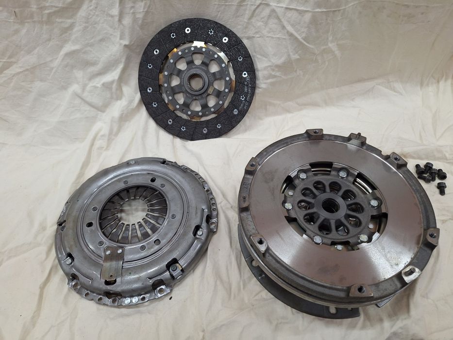 Koło dwmasowe sprzęgło tarcz 0CS105266L