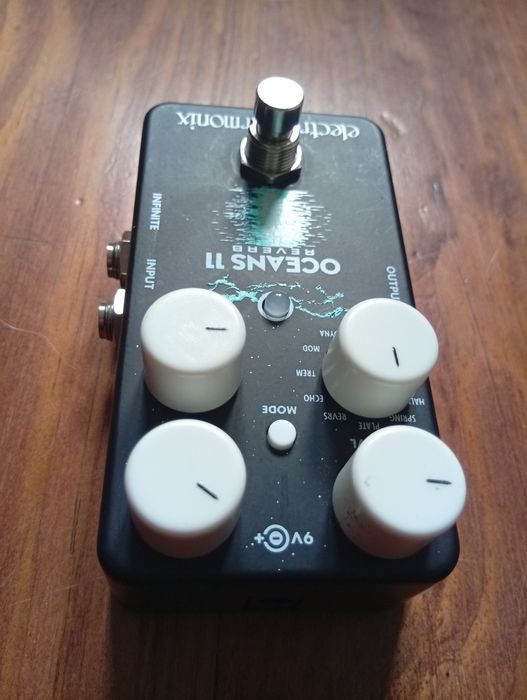 Electro-Harmonix Oceans 11