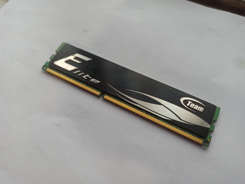 Оперативна пам'ять Team 2 GB  DDR 3 1333 для пк