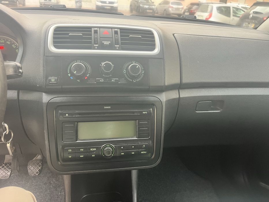Boas vendo skoda fabia 1.2 gasolina